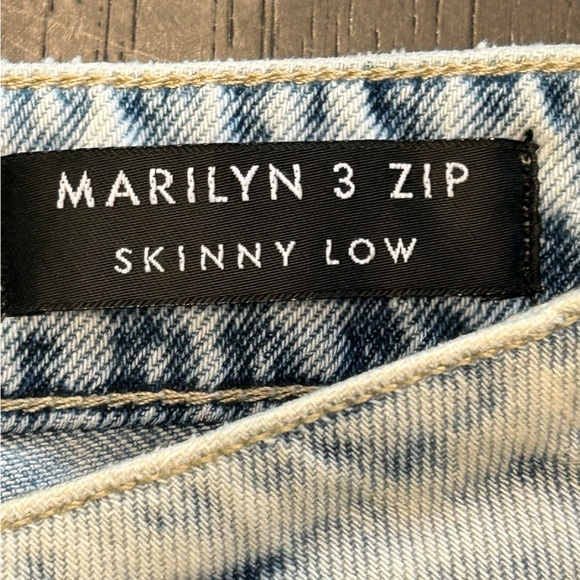 Guess light wash bling rhinestone studded distressed glam edgy chic jeans NWT 26 - Picture 11 of 15